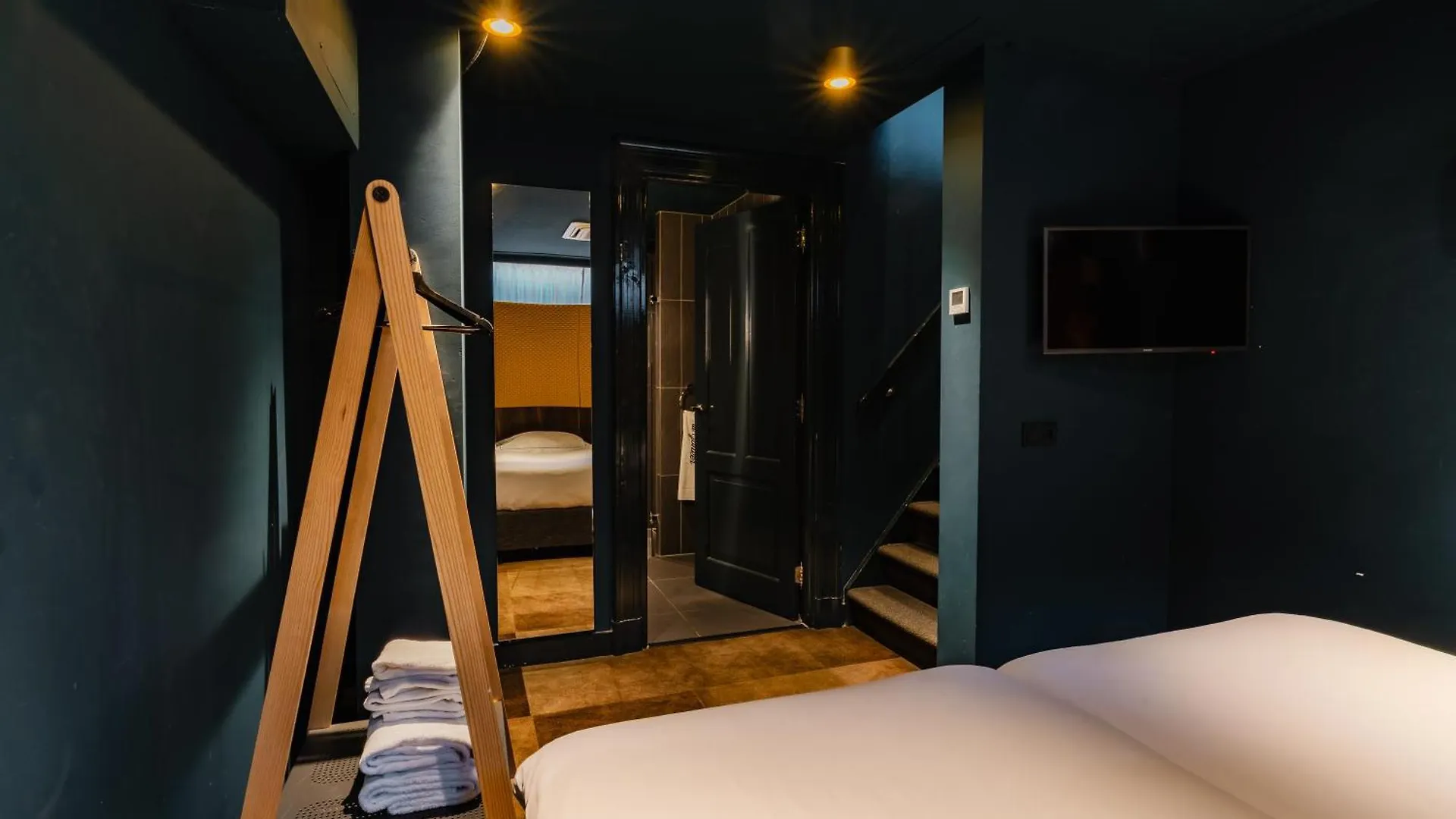 De Jonker Urban Studios & Suites Амстердам 4*,  Нидерланды