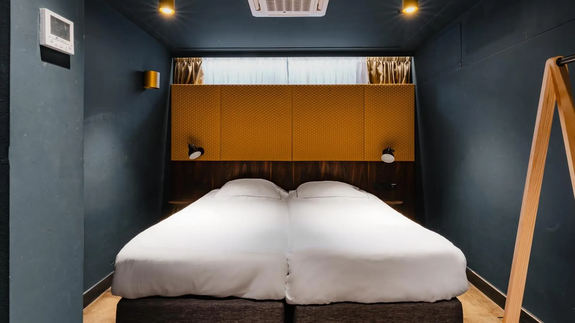 Отель De Jonker Urban Studios & Suites Амстердам