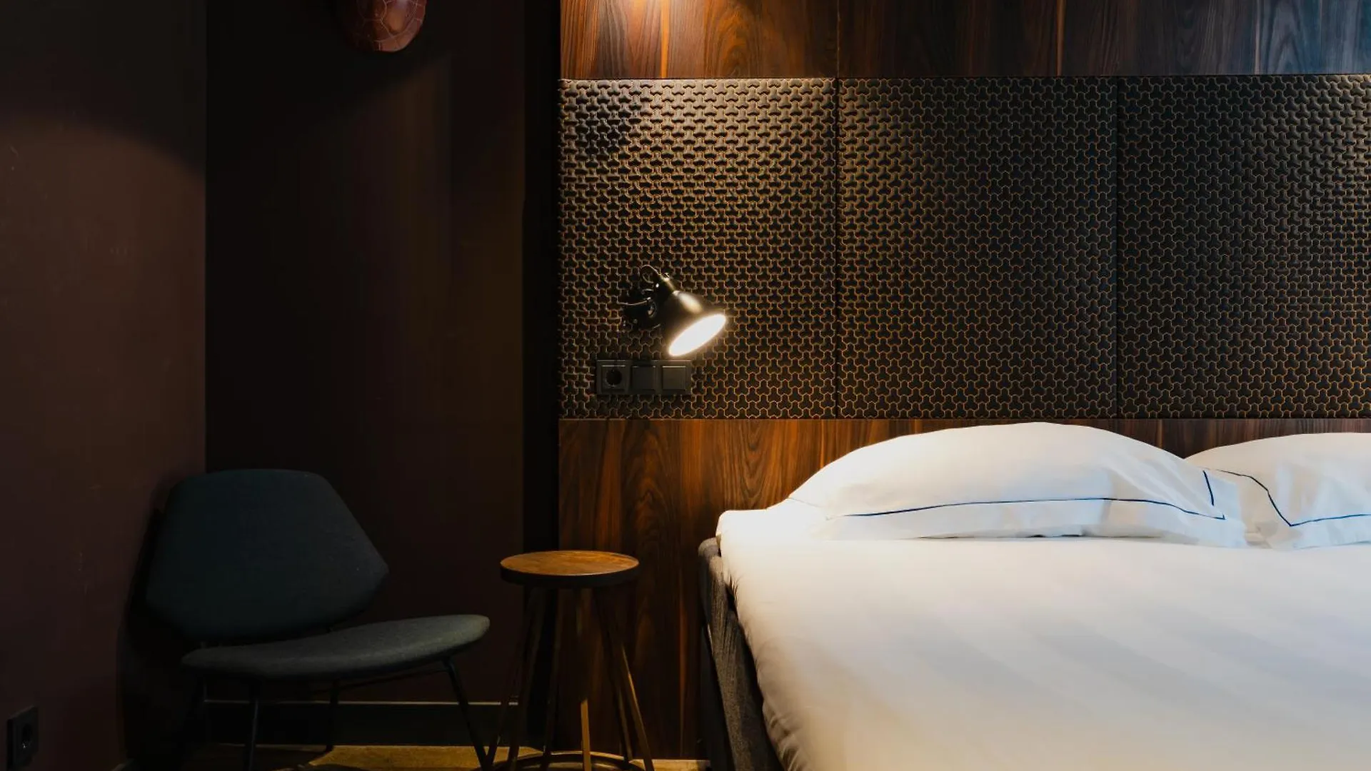 De Jonker Urban Studios & Suites Амстердам 4*,  Нидерланды