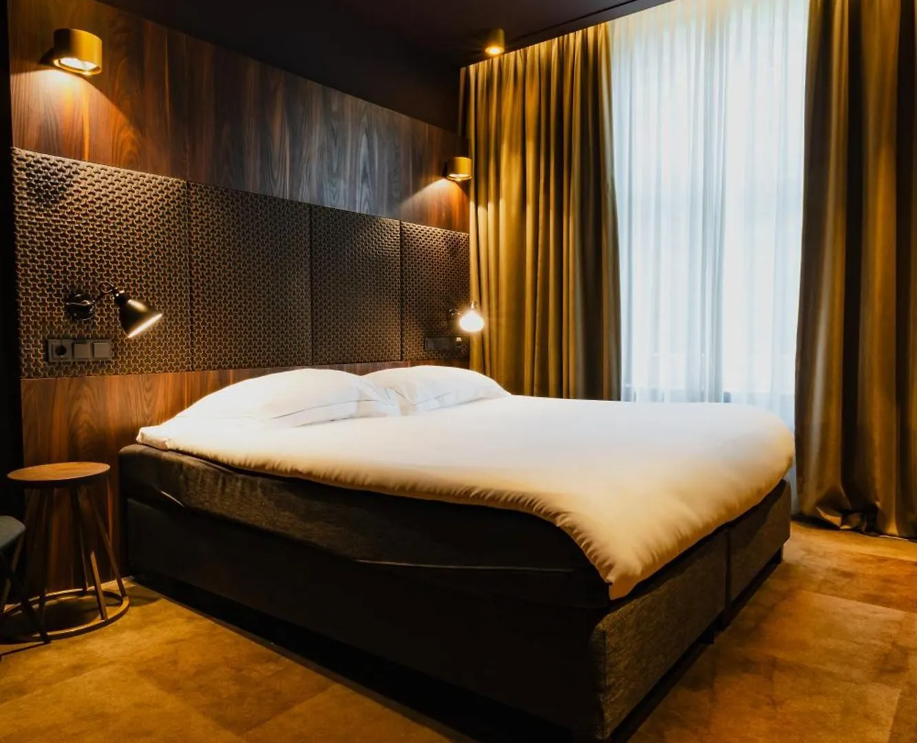 Отель De Jonker Urban Studios & Suites Амстердам