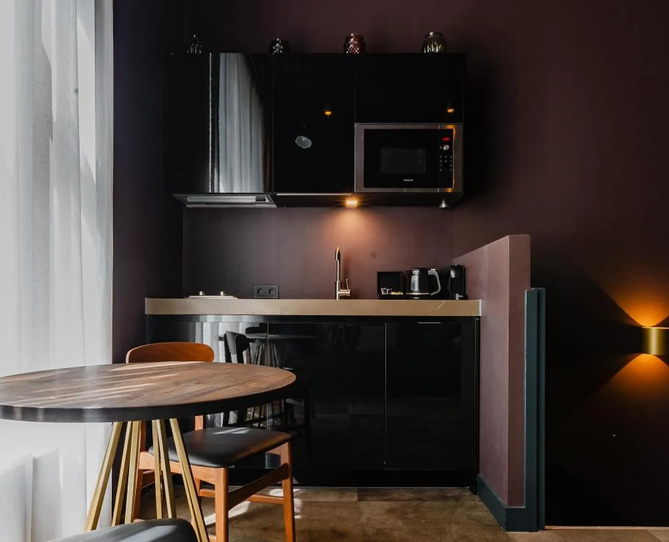 Отель De Jonker Urban Studios & Suites Амстердам
